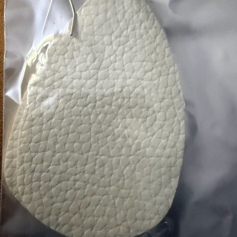 Textured White Leather Teardrop Accent